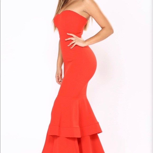 Red Dress Strapless Sweetheart Gown - Picture 5 of 6
